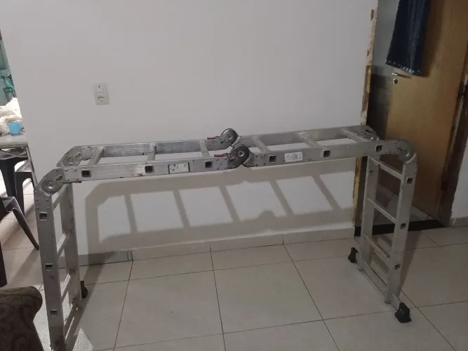 Escada de alumínio 