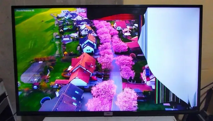 TV's com tela quebrada para retirada de peças