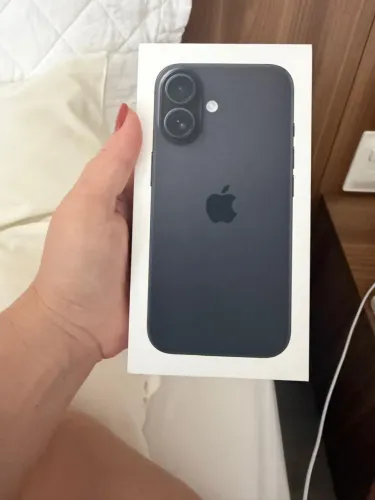 Iphone 16 Black Lacrado 256 GB