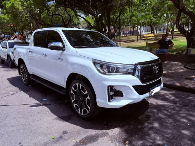 Hilux 2019 srx série 50anos novíssima único dono sem detalhes