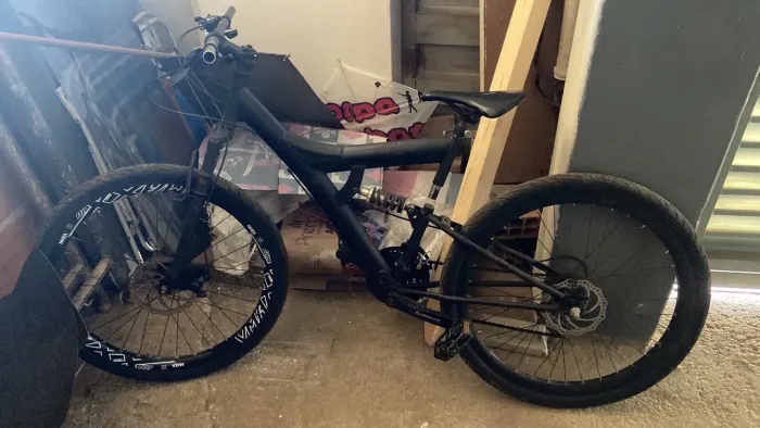 Bicicleta Downhill/Freeride Full Suspension