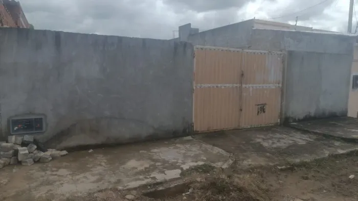 Vendo esse terreno todo murado com casa tamanho 10 por 25