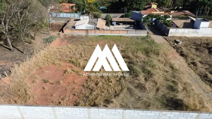 Vendo lote em Itaúna com ótima localização!