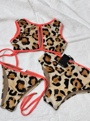 Biquíni Meio Tom Animal Print Onça Tam P - Pouco Usado