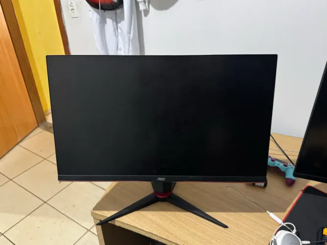 Monitor AOC 27 Polegadas 144Hz, tripé com rotação e ajustes de ângulos e altura 