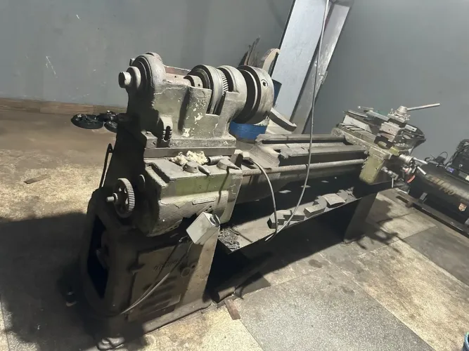 Torno mecânico industrial