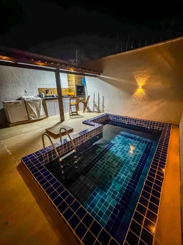 Alugo Duplex em Rua Privativa