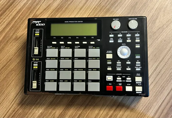 AKAI MPC 1000 