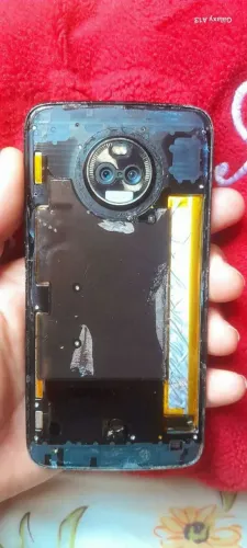 Moto x4