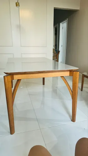 Vendo mesa de madeira 1,60 x 0,90 tampo de vidro off - whint 
