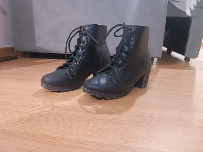 BOTA FEMININA PARA CURTIR OS FORROS 