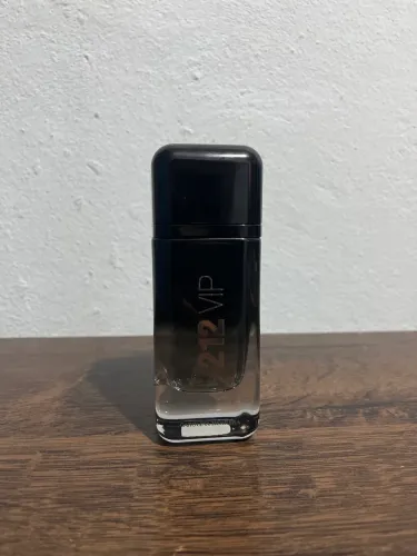 Perfume Carolina Herrera 212 VIP Masculino Original 100ml - 90% Cheio - R$ 300 - sem caixa