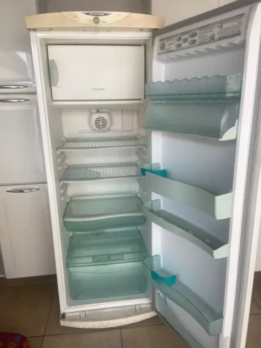 Geladeira Brastemp 350lts usada.