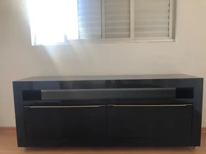 Móvel/rack de laca preto com rodinhas 