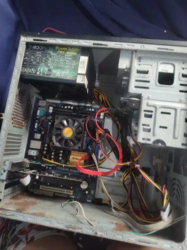 Computador semi game  com fx 4300 16 gigas de ram placa de vídeo GT 610 
