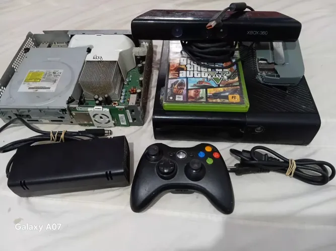 LOTE DE XBOX 360 , PRA PECAS