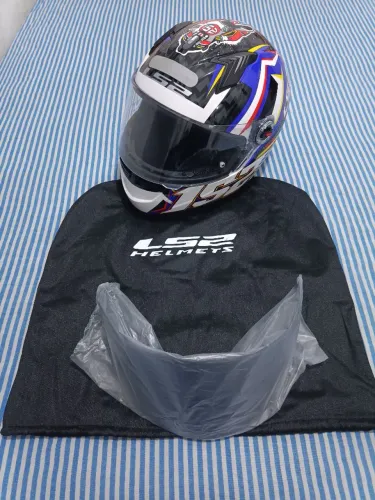 Vende-se Capacete LS2 vai com viseira fume 