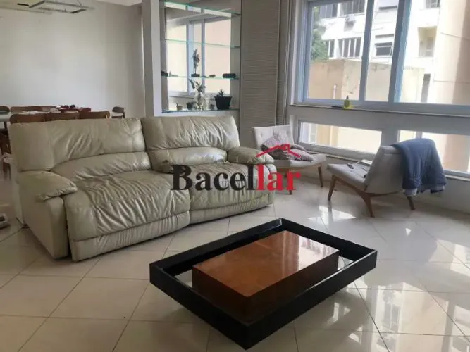 Apartamento : / Residencial / Copacabana