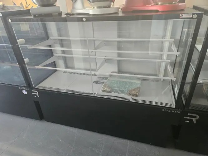 vitrine refrigerada 1,45m para padaria - a pronta entrega 