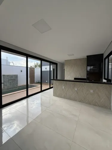 Casa térrea a venda com 160 m2 com 3 suítes no Condomínio Primor das Torres, Jardim Imperi