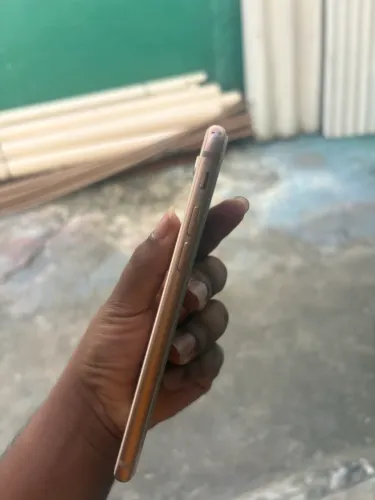 iPhone 8 NÃO FAÇO TROCA NEM DESCONTO