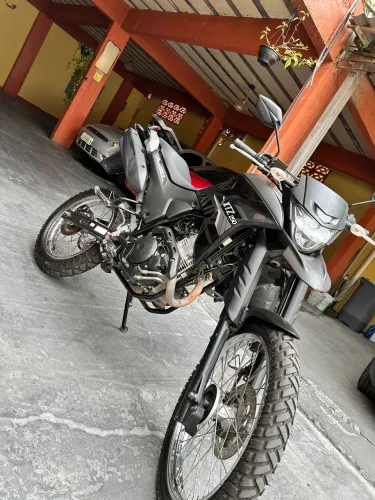Lander 250, pouco rodada, IPVA OK, quitada.