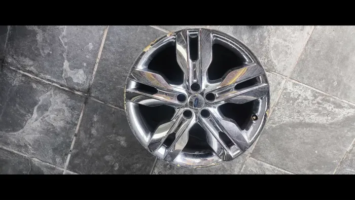 Vendo jogo de rodas do Ford Edge aro 20 , vendo separado 500 reais a unidade.
