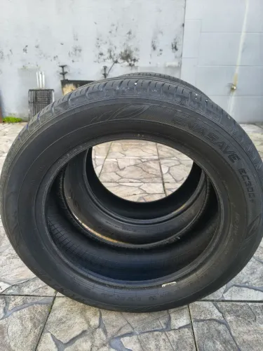 Vendo 2 pneus marca Dunlop medida 205/55 Aro 16 Original