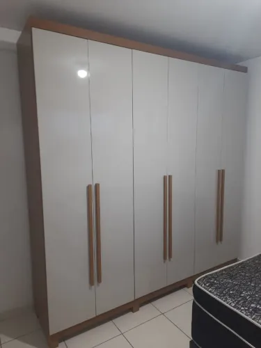 Guarda-roupa casal