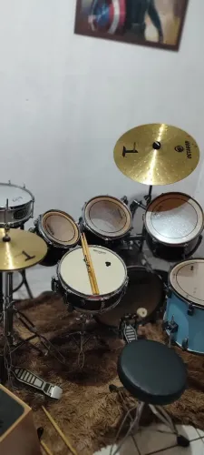 Bateria música em ótimo estado completa