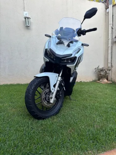 Honda ADV 150 BRANCA IMPECAVEL 