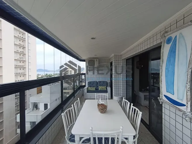 Apartamento com varanda gourmet e vista mar na Praia da Enseada, Guaruja