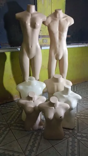 7 peças de manequins por $350,00 .