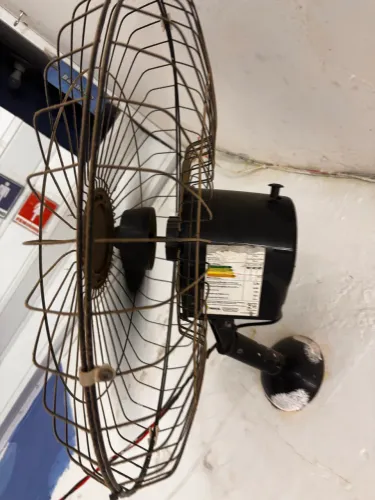 VENDE-SE DOIS VENTILADORES DE PAREDE
