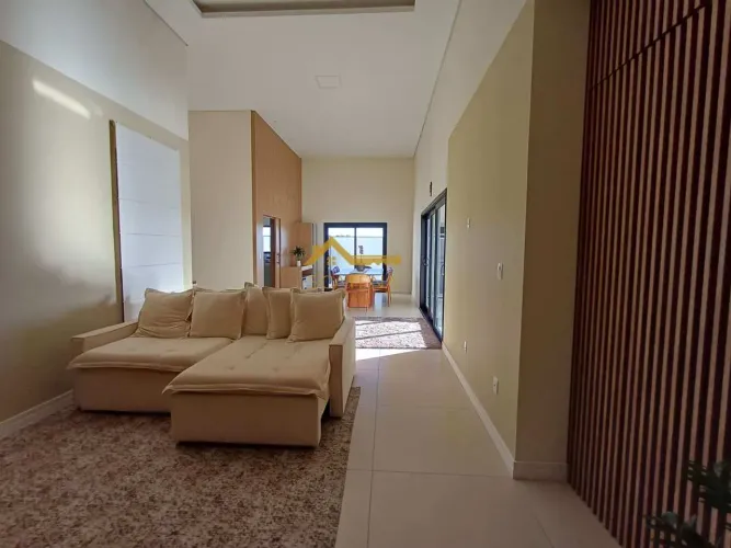 Casa à venda no Condomínio Solar do Bosque em Sorocaba, com 3 suítes e piscina, terreno de