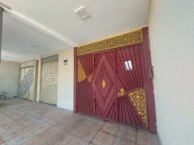 Vendo ou Alugo Casa Sobrado Triplex, Casa nos Fundos, Jd Abaporu, Av Firenze, Goiânia