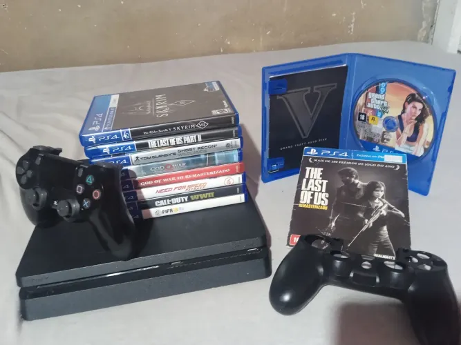 Ps4 slim 1T + 1 controle + 11 jogos de mídia física + proteção de controle. Playstation 4 