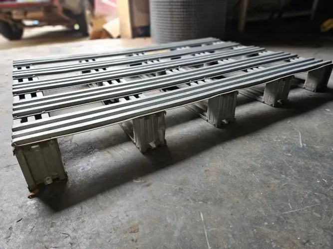 Pallet aço galvanizado 55x110cm