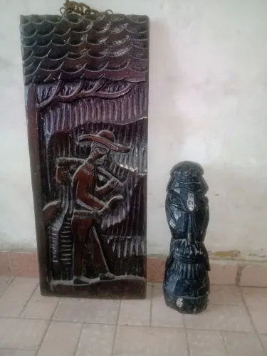 conjunto quadro ? de madeira todo entalhado mais uma carranca