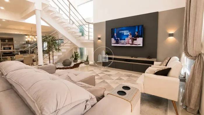 Casa 4 Quartos com 3 Suítes e 274m² - Pedra Branca - PLC
