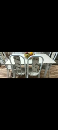 Mesa com cadeira