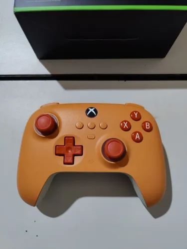 Controle 8bitDo Xbox Laranja com fio (novo)