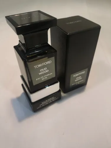 Oud Wood Tom Ford Eau de Parfum - Perfume Unissex 50ml