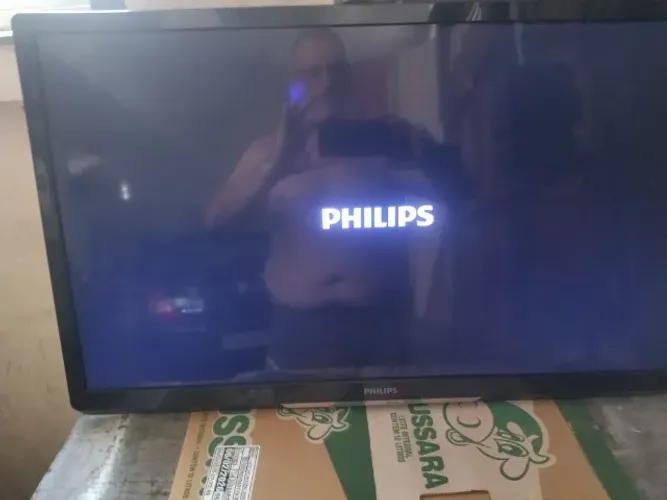 TV Philips 32 polegadas funcionando