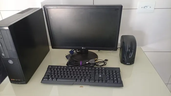 Computador completo e ótimo para jogos online ou comércio