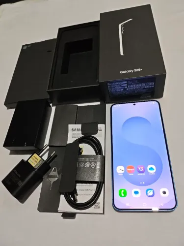 Vendo ou troco Samsung Galaxy S25 plus 12/512 GB estado de novo 2 meses de uso