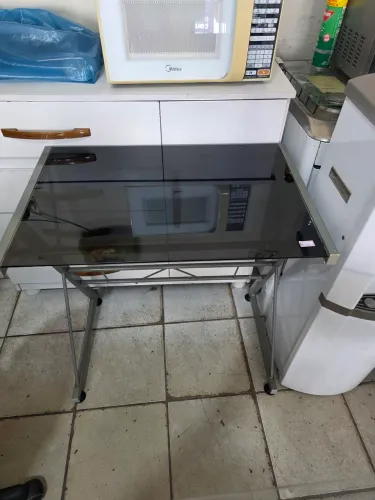 Mesinha pra estudo vidro com base tubular
