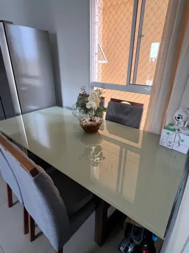 Mesa de jantar 6 lugares com 4 cadeiras - seminova