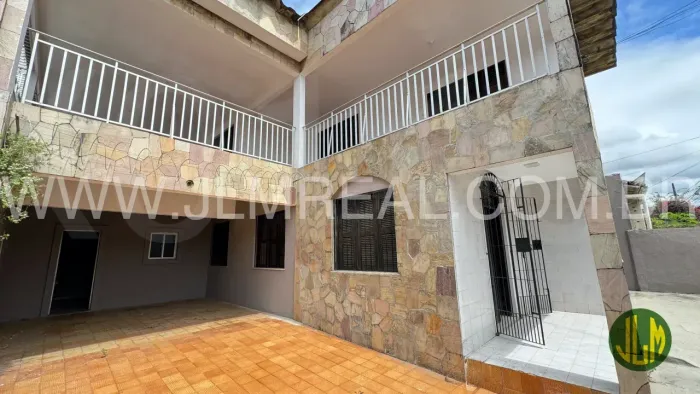 Imóvel para venda tem 250 metros quadrados com 3 quartos em Monte Castelo - Fortaleza - CE