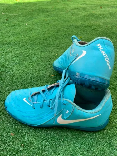 Chuteira Nike Original (pouco usada e bem conservada)